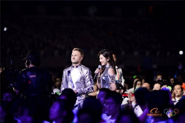 图片[1]-阿里巴巴18年周年年会有多火爆？-一鸣资源网