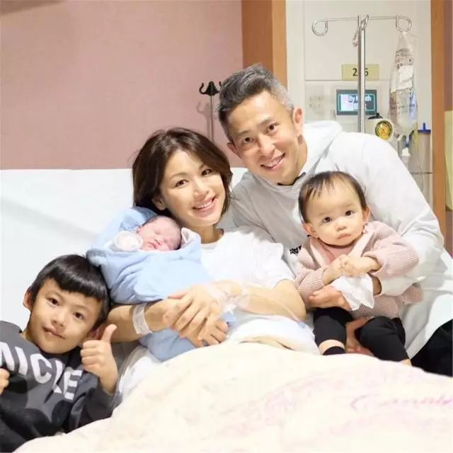 图片[1]-何嘉莉宣布三胎产女，当年她唱黄家驹歌泪流满面，被传是家驹女友-一鸣资源网