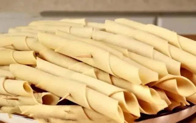 图片[1]-鸡汤豆腐串，做法简单，香味四溢，豆腐鲜嫩，一顿一锅不够吃-一鸣资源网